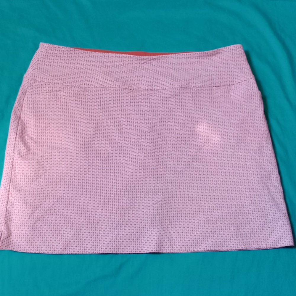 S.C. &CO. PINK GEOMETRIC PINK AND WHITE PRINT SKORT. , SIZE XXL